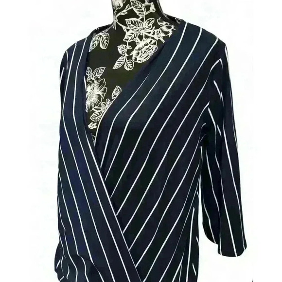 Women's Blue Striped V-Neck Wrap Blouse 3/4 Sleeve Size Large - Picture 2 of 5